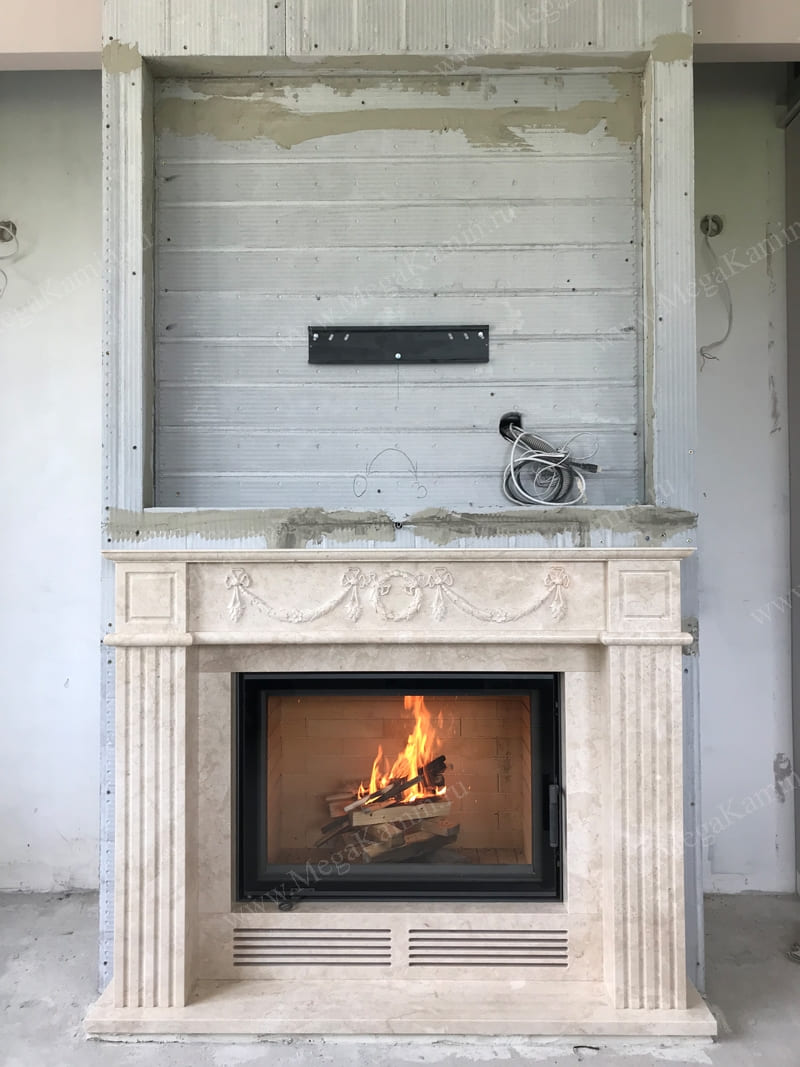 15. Камин с мраморным порталом топка "АСТОВ"