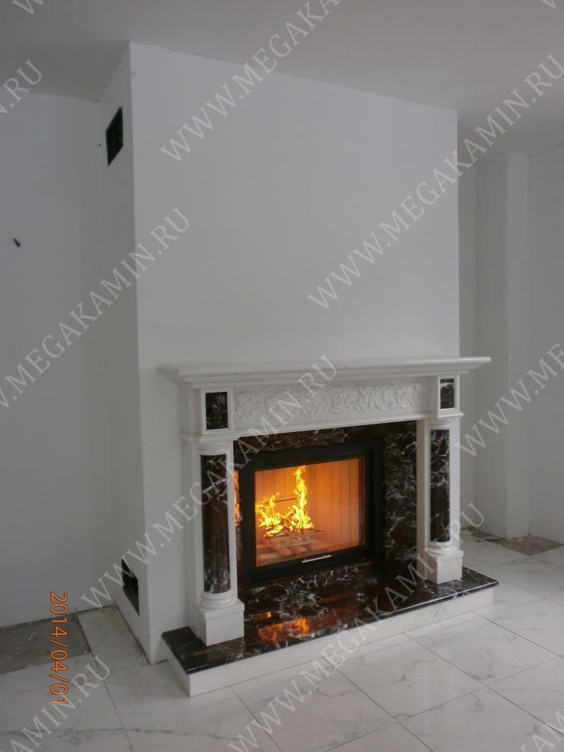 22. Камин с мраморным порталом топка "SPARTHERM"