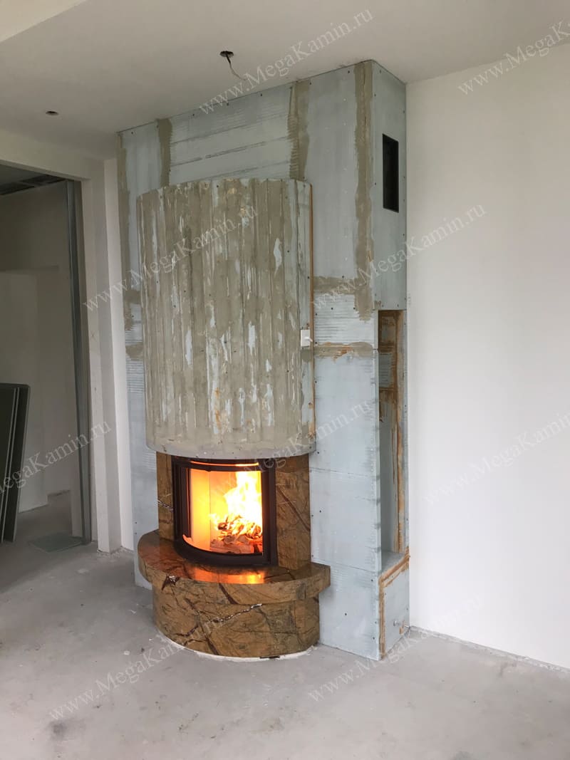 18. Камин пристенный с дровниками топка "SCHMID"