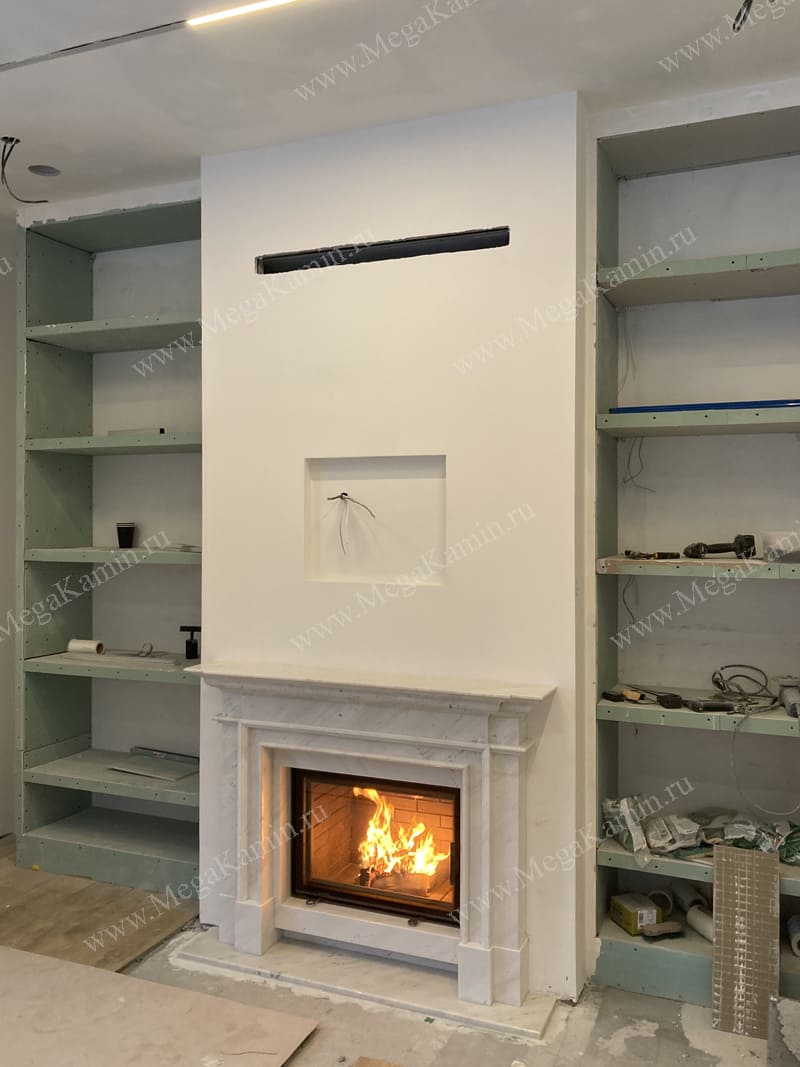 10. Камин с мраморным порталом топка "АСТОВ"