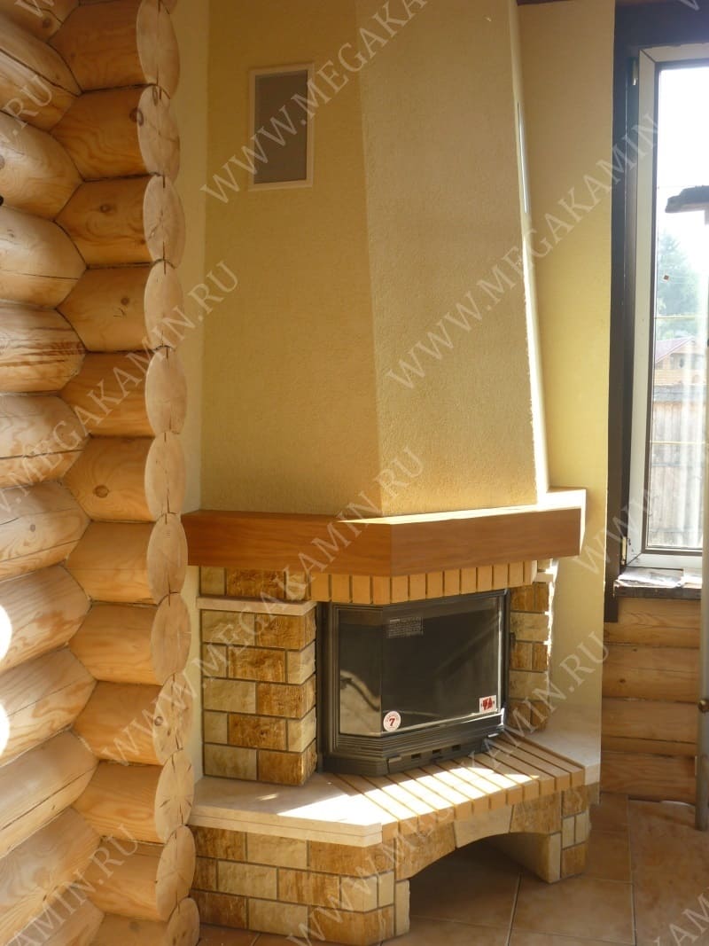 8. Камин угловой с призматической топкой "SEGUIN"