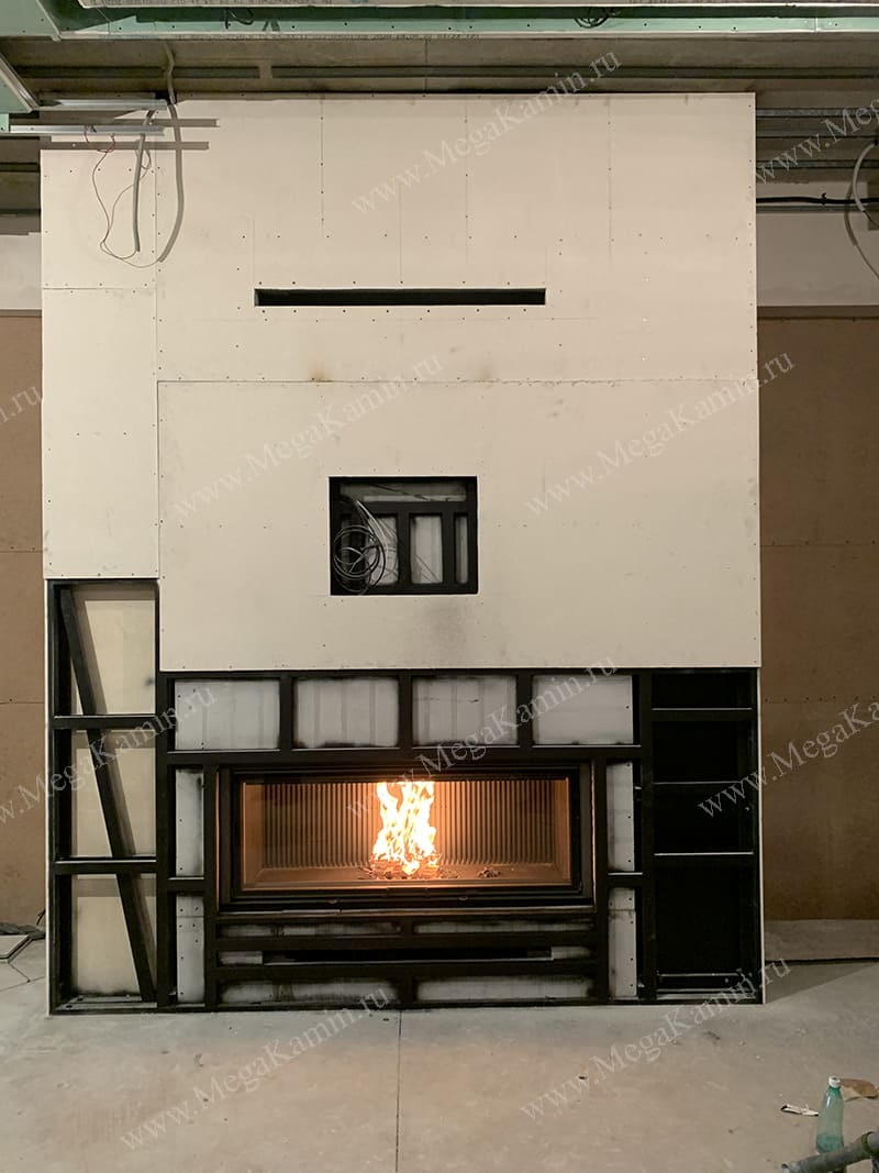 22. Камин пристенный с дровником и нишей топка "АСТОВ"