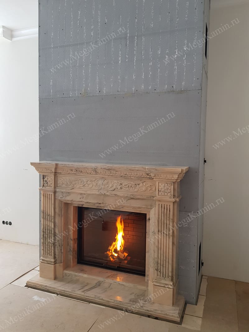 40. Камин с мраморным порталом топка "АСТОВ"