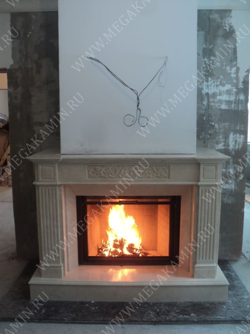 27. Камин с мраморным порталом топка "SCHMID"